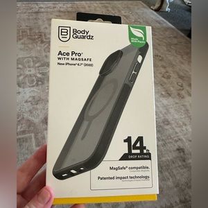 Body Guardz MagSafe compatible iPhone 6.7” (2022) smoke black.